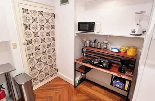 Troy Apartment | Charming studio in riverfront Troy mansion