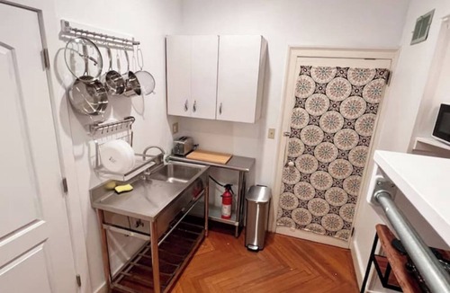 Troy Apartment | Charming studio in riverfront Troy mansion