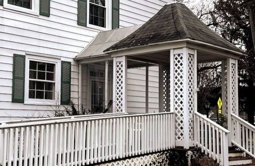 Troy Apartment | Charming studio in riverfront Troy mansion