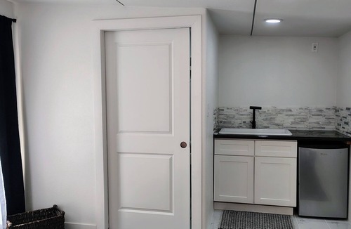 Roseville Apartment | Charming Studio in Roseville