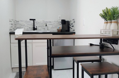 Roseville Apartment | Charming Studio in Roseville