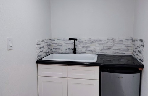 Roseville Apartment | Charming Studio in Roseville