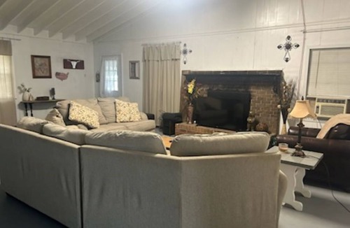 Ruth Apartment | Charming studio in the country with highspeed fiber WiFi. Great location!