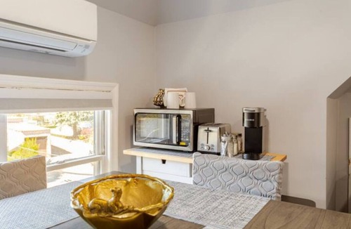 New Rochelle Apartment | Charming studio in marvelous New Rochelle with WiFi, AC