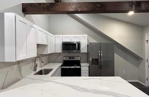 Peach Lake Apartment | Charming studio in tranquil North Salem with WiFi.