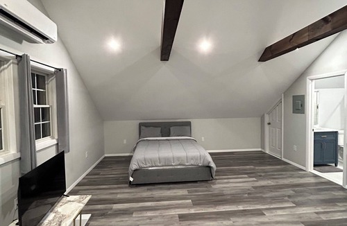 Peach Lake Apartment | Charming studio in tranquil North Salem with WiFi.