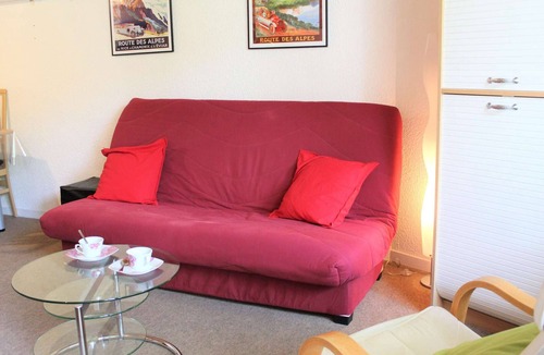 Les Claux Apartment | Charming Studio in Vars, 30m from Slopes, Sleeps 4