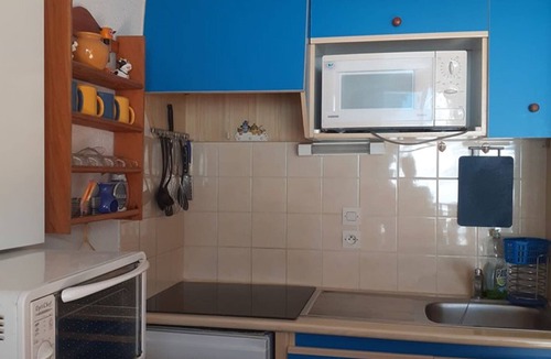 Station de Drouzin le Mont Apartment | Charming Studio in Verdant Setting with Balcony, Sleeps 4