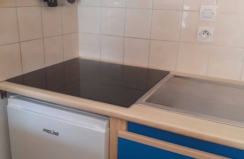 Station de Drouzin le Mont Apartment | Charming Studio in Verdant Setting with Balcony, Sleeps 4