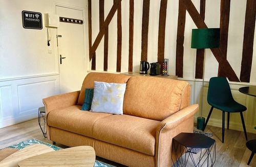 Old Town Apartment | Charming studio just a stone's throw from the station