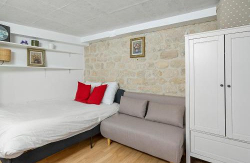 Les Halles Apartment | Charming Studio Louvre