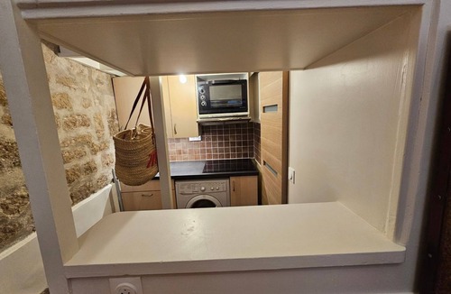 4th Arrondissement Apartment | Charming studio on the Ile Saint Louis - Rented under a mobility lease or civil code lease