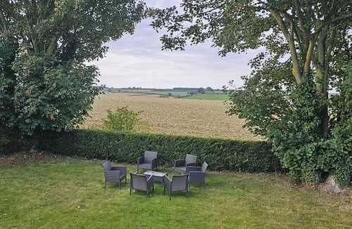 Longdon Apartment | Charming Studio Rutland Point Holiday or Work