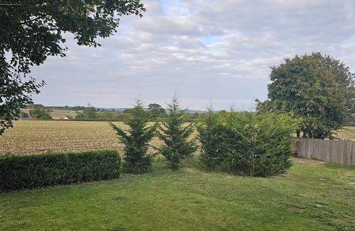 Longdon Apartment | Charming Studio Rutland Point Holiday or Work