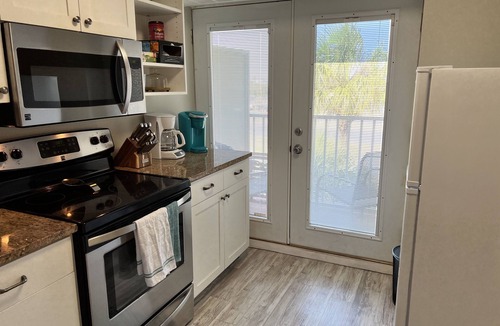 Corpus Christi Condo | Charming Studio - 5 minutes to the beach!