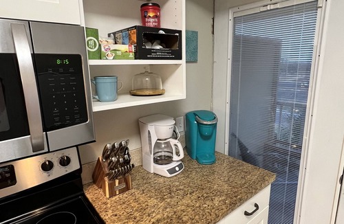 Corpus Christi Condo | Charming Studio - 5 minutes to the beach!