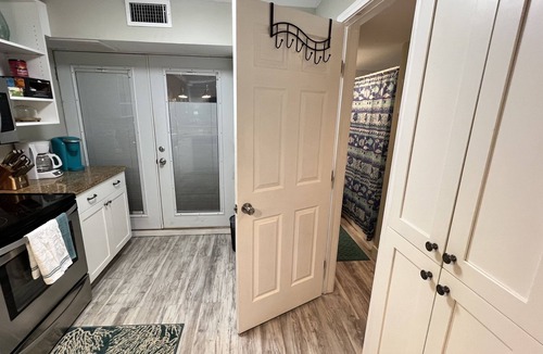 Corpus Christi Condo | Charming Studio - 5 minutes to the beach!