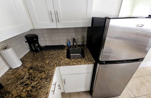 River Oaks Apartment | Charming Studio Apartment 1 in Fort Lauderdale.