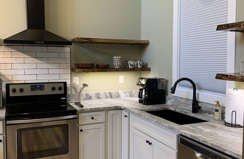 Barker Heights Apartment | Charming studio in beautiful Hendersonville with AC, WiFi, hot tub & gated