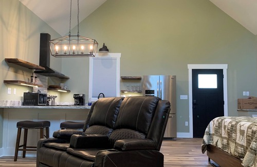 Barker Heights Apartment | Charming studio in beautiful Hendersonville with AC, WiFi, hot tub & gated