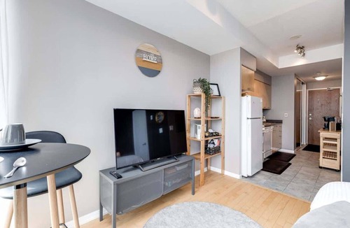Fort York Condo | Charming Studio w/CN Tower & Ontario Lake View!