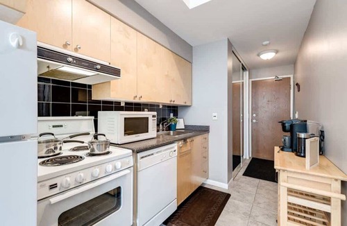 Fort York Condo | Charming Studio w/CN Tower & Ontario Lake View!
