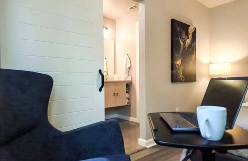 Southtown House | Charming Studio w/Deck & Garden