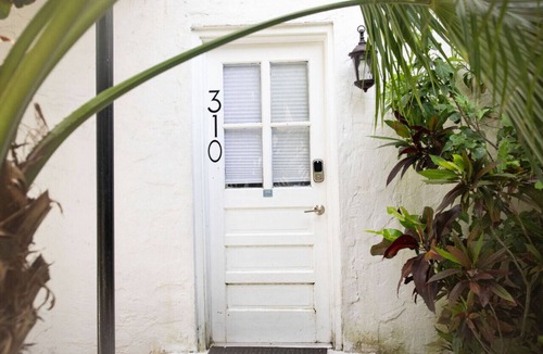 Douglas Apartment | Charming Studio with shared Patio