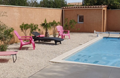 Pierrelatte Apartment | Charming studio with terrace and pool. For two people. Dog accepted.