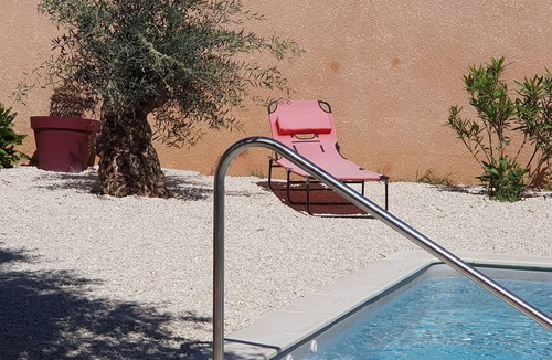 Pierrelatte Apartment | Charming studio with terrace and pool. For two people. Dog accepted.