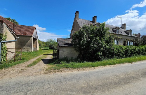 Thaumiers House | Charming Studio with 1 hectare pond in a quiet location