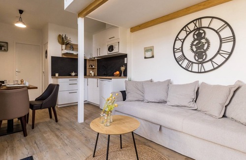 Guerande Cottage | Charming Studio with Garden in Guérande, WiFi included
