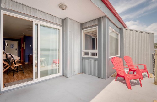 Historic Bayfront Apartment | Charming Studio with Kitchenette has Bayfront Deck Overlooking Newports Harbor!