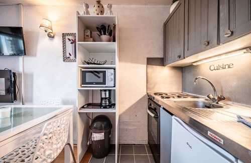 Bogeve Apartment | Charming Studio with Mountain View and Balcony