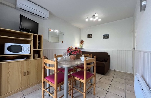 Port Rive Gauche Apartment | Charming Studio with Parking, Terrace & Pool Close to Grazel Beach, Gruissan