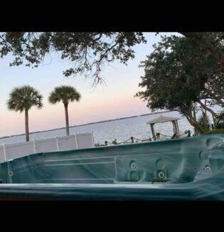 Tropic House | Charming studio with panoramic river views