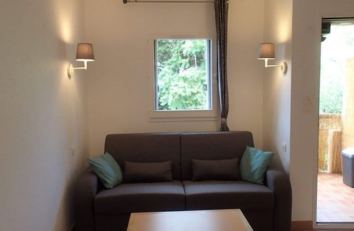 Fabron Apartment | charming studio with pool and park 600 m to the beach