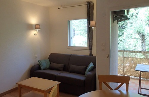 Fabron Apartment | charming studio with pool and park 600 m to the beach