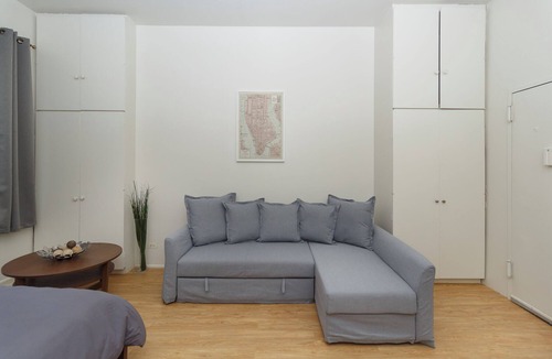 Midtown East Apartment | Charming studio with Queen Bed and Sofa bed in welcoming New York