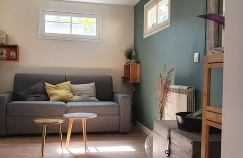 Cauderan Apartment | Charming studio with sofa bed