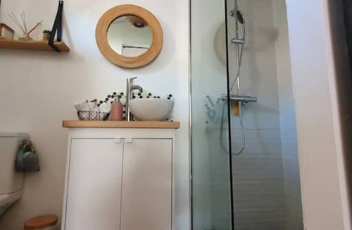 Cauderan Apartment | Charming studio with sofa bed