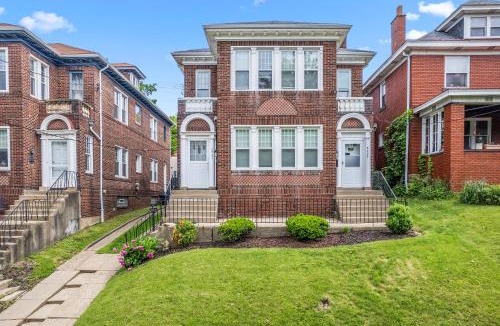 Pittsburgh Apartment | Charming Studio with Sun Room Sleeps 4