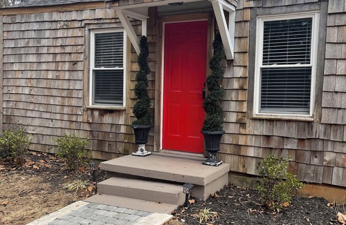 Commerce Apartment | Charming studio with WiFi and AC in terrific Downtown Commerce!