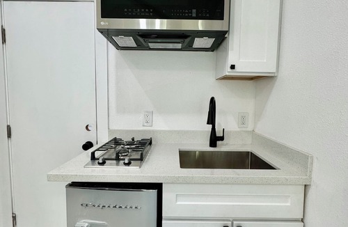 Fairview Apartment | Charming studio with WiFi and AC In Hayward