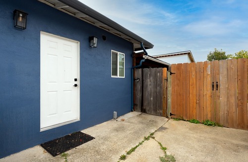 Fairview Apartment | Charming studio with WiFi and AC In Hayward