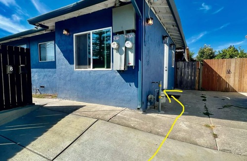 Fairview Apartment | Charming studio with WiFi and AC In Hayward