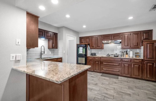 Allen House | Charming Stylish 4-bedroom house with in serene Allen