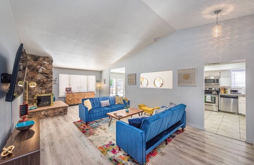 Green Valley North House | Charming & Stylish home can accommodate 8 guests!