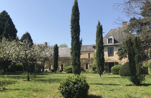 Durtal Bed & Breakfast | Charming suite, sleeps 4, in a quiet garden in Anjou