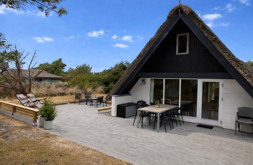 Nørre Lyngvig House | Charming summer house with a lovely large terrace